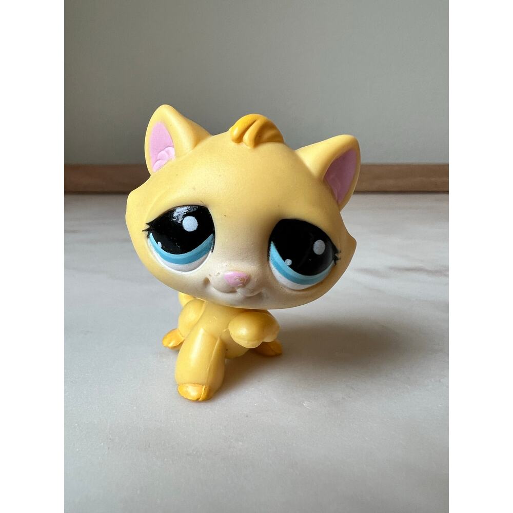 Littlest Pet Shop Tabby Cat Blue Eyes Short Haired Paw Toy Figure 2007 #1035 LPS